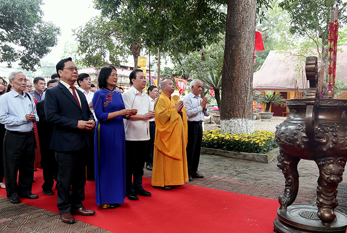 Dâng hương tưởng niệm, tri ân công đức vị vua đầu tiên của vương triều Lý